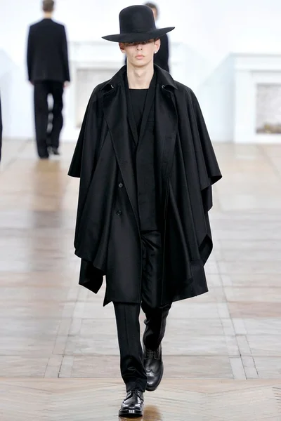Look 32